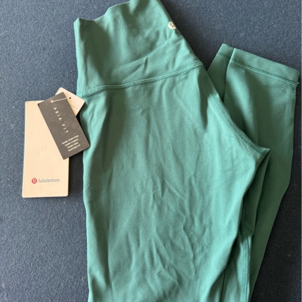Lululemon BRAND NEW “Asia fit” Leggings-see pictures for all the details& angles